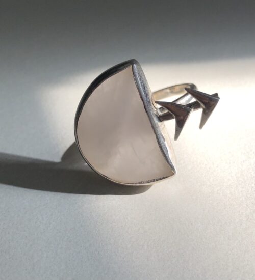 White onyx arrow ring